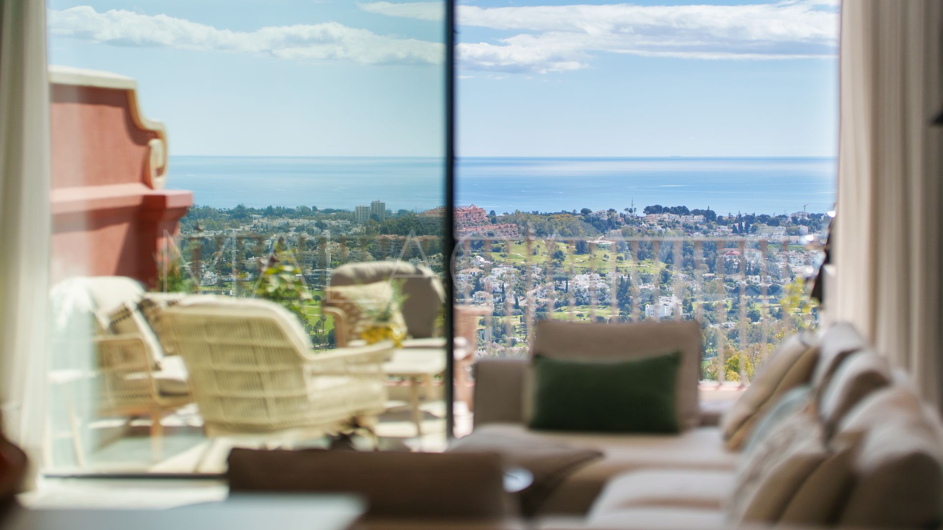 Duplex penthouse for sale in Monte Halcones