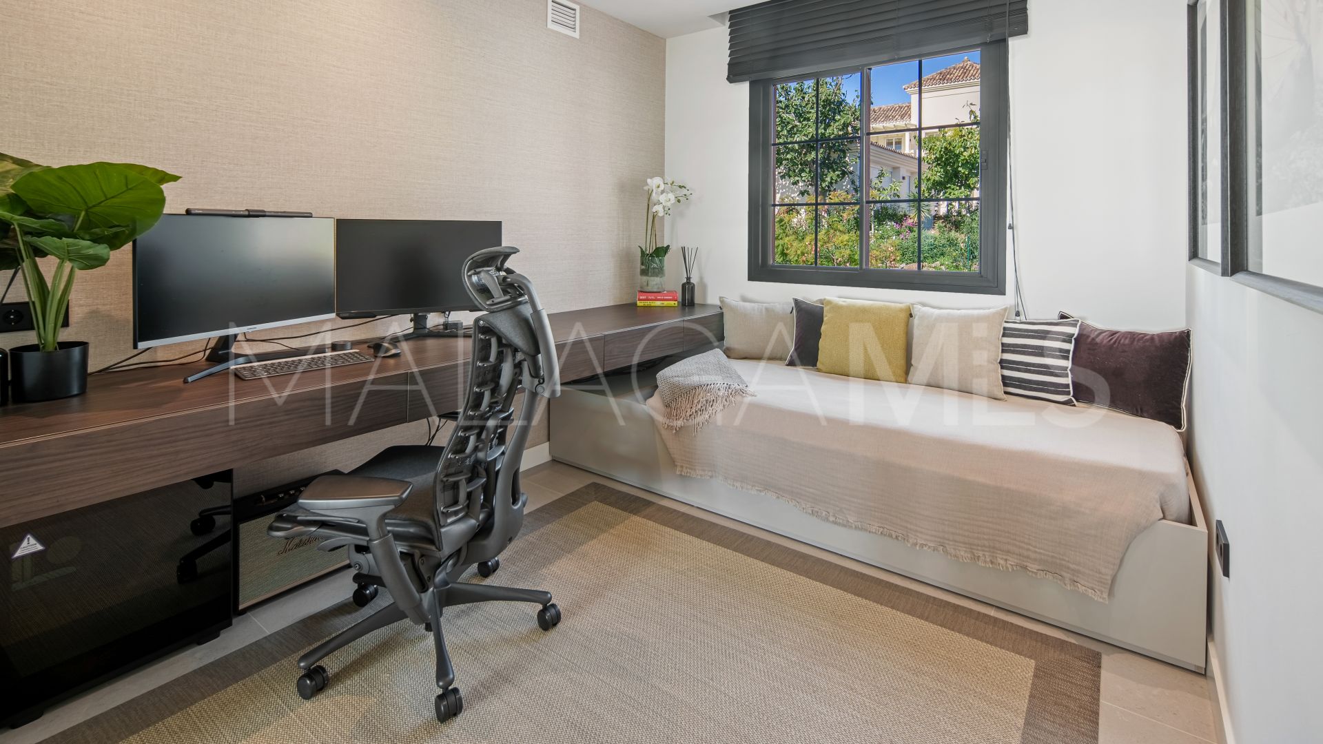Duplex penthouse for sale in Monte Halcones