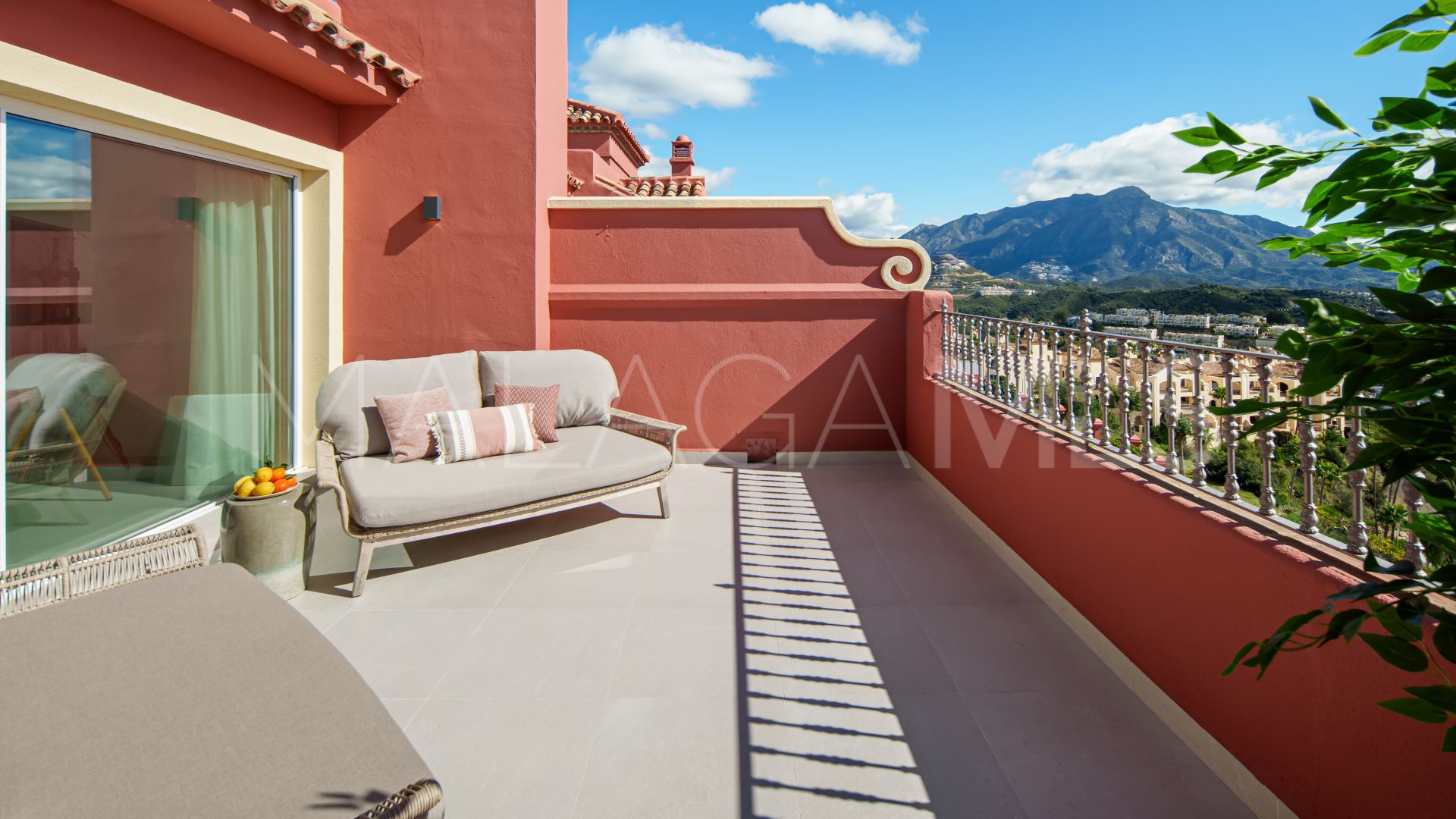 Duplex penthouse for sale in Monte Halcones
