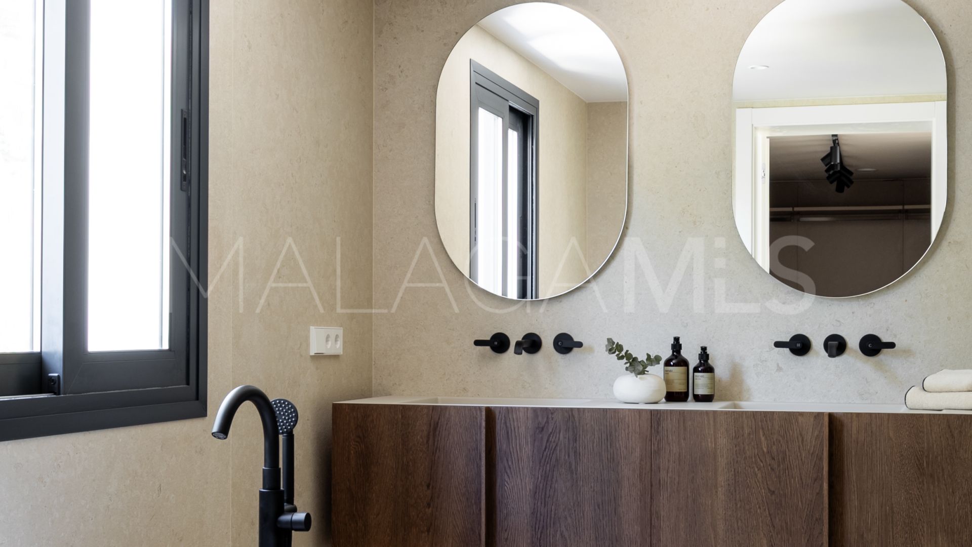 4 bedrooms villa for sale in Altos del Paraiso