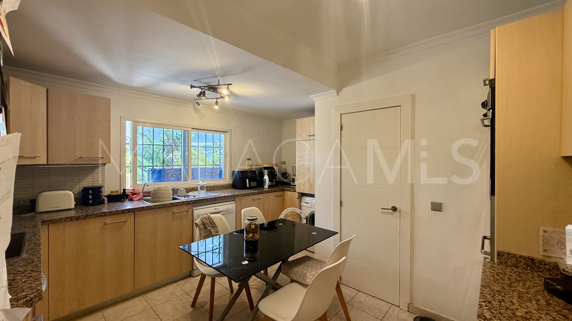 Villa for sale in Nueva Andalucia