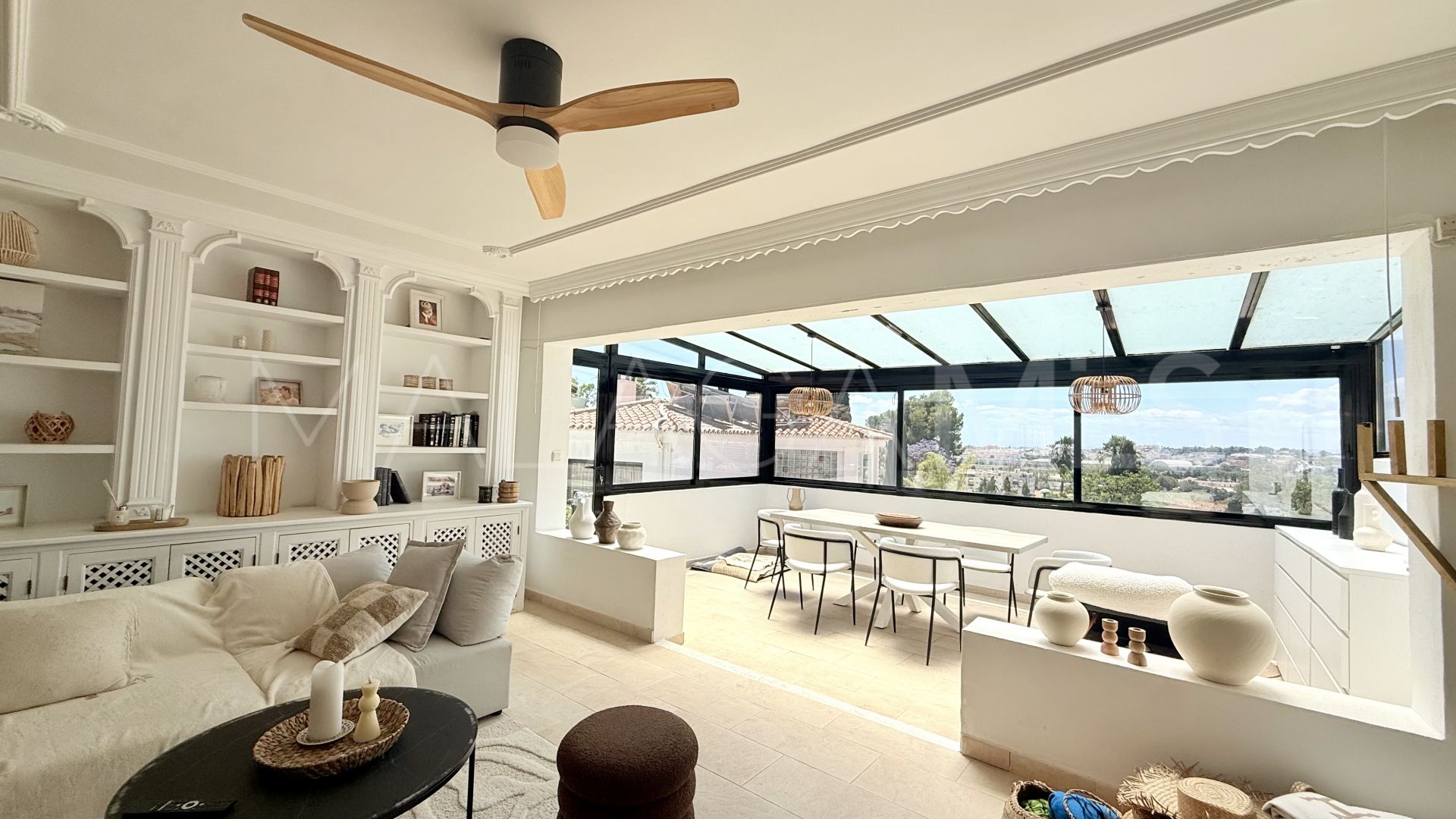 Villa for sale in Nueva Andalucia