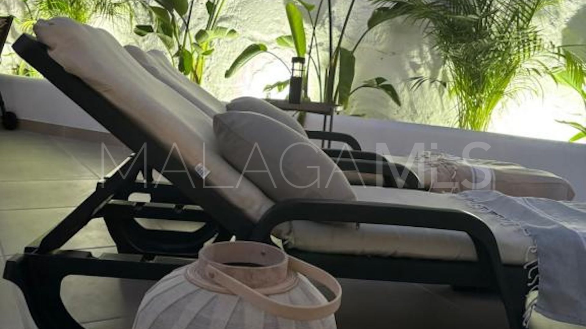 Villa for sale in Nueva Andalucia