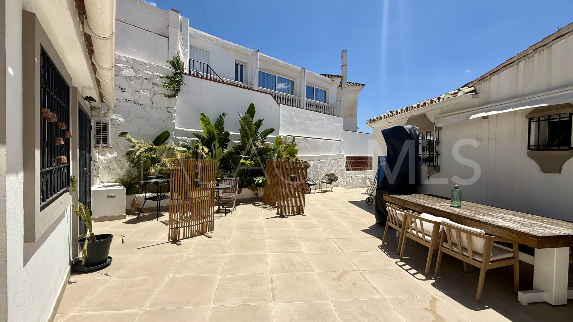 Villa for sale in Nueva Andalucia