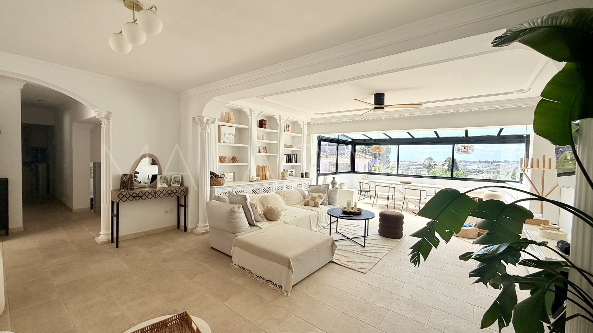 Villa for sale in Nueva Andalucia