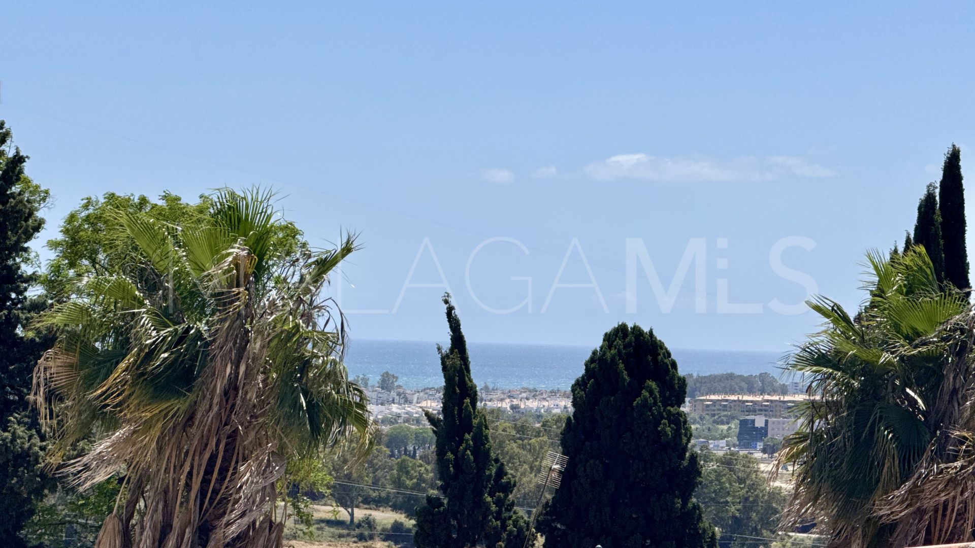 Villa for sale in Nueva Andalucia