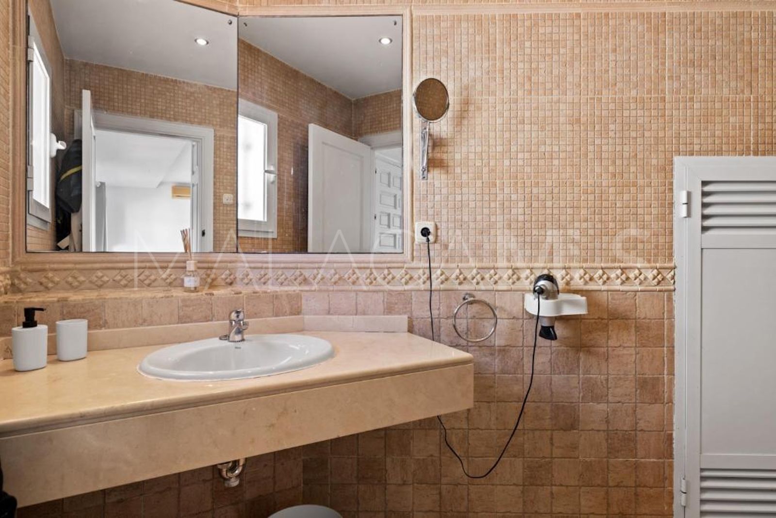 Villa for sale in Nueva Andalucia