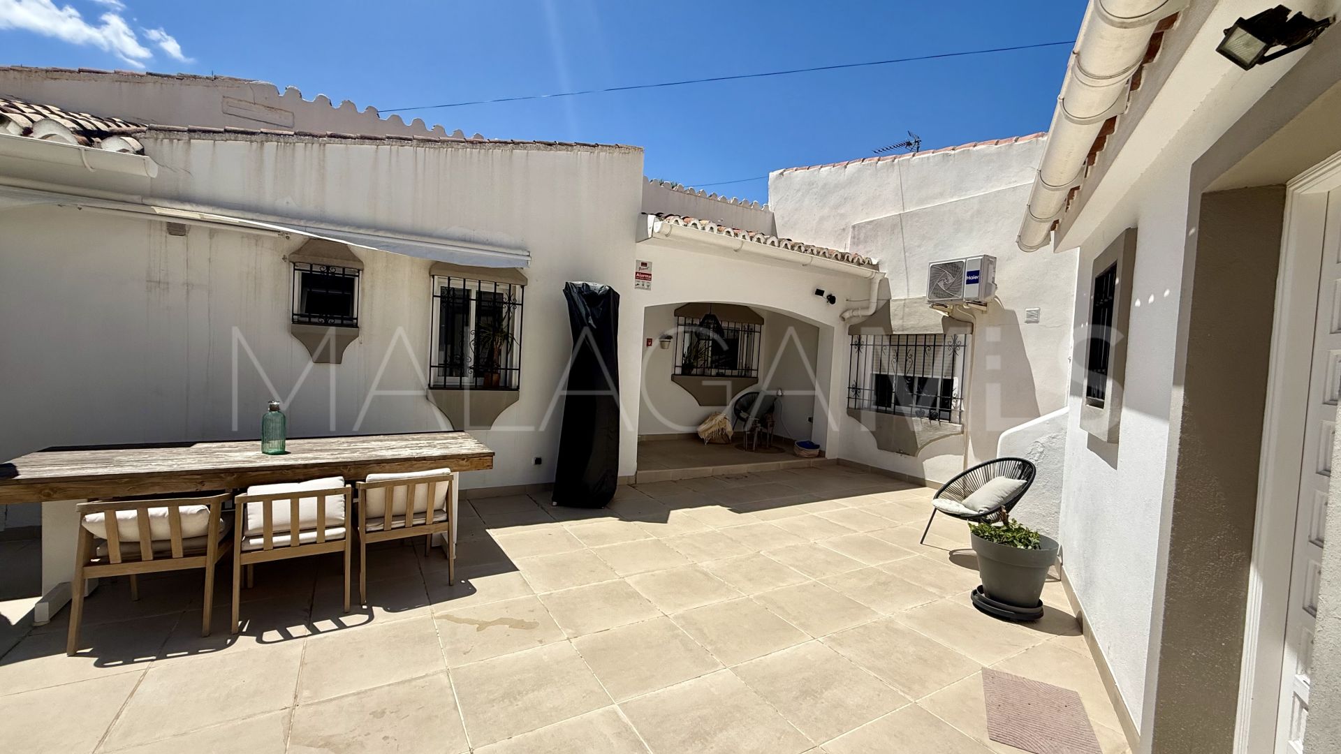 Villa for sale in Nueva Andalucia