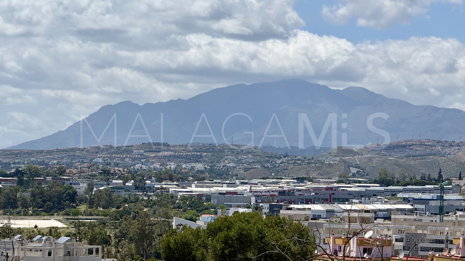 Villa for sale in Nueva Andalucia