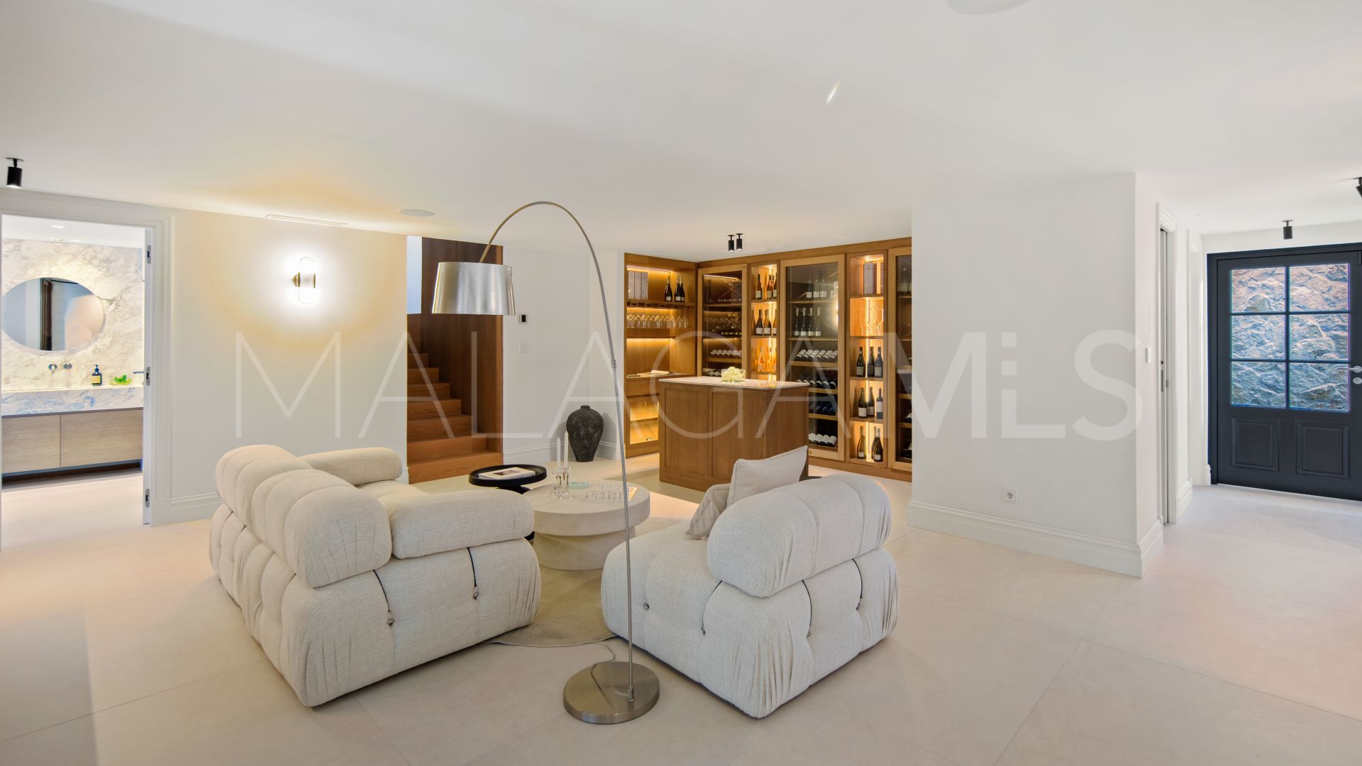 For sale villa with 4 bedrooms in Nueva Andalucia