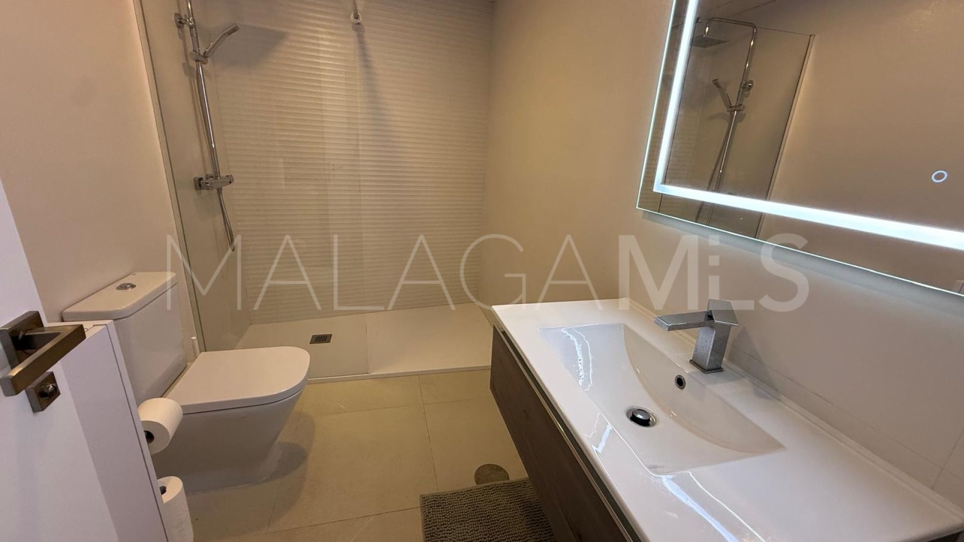 Apartamento for sale with 2 bedrooms in Nueva Andalucia