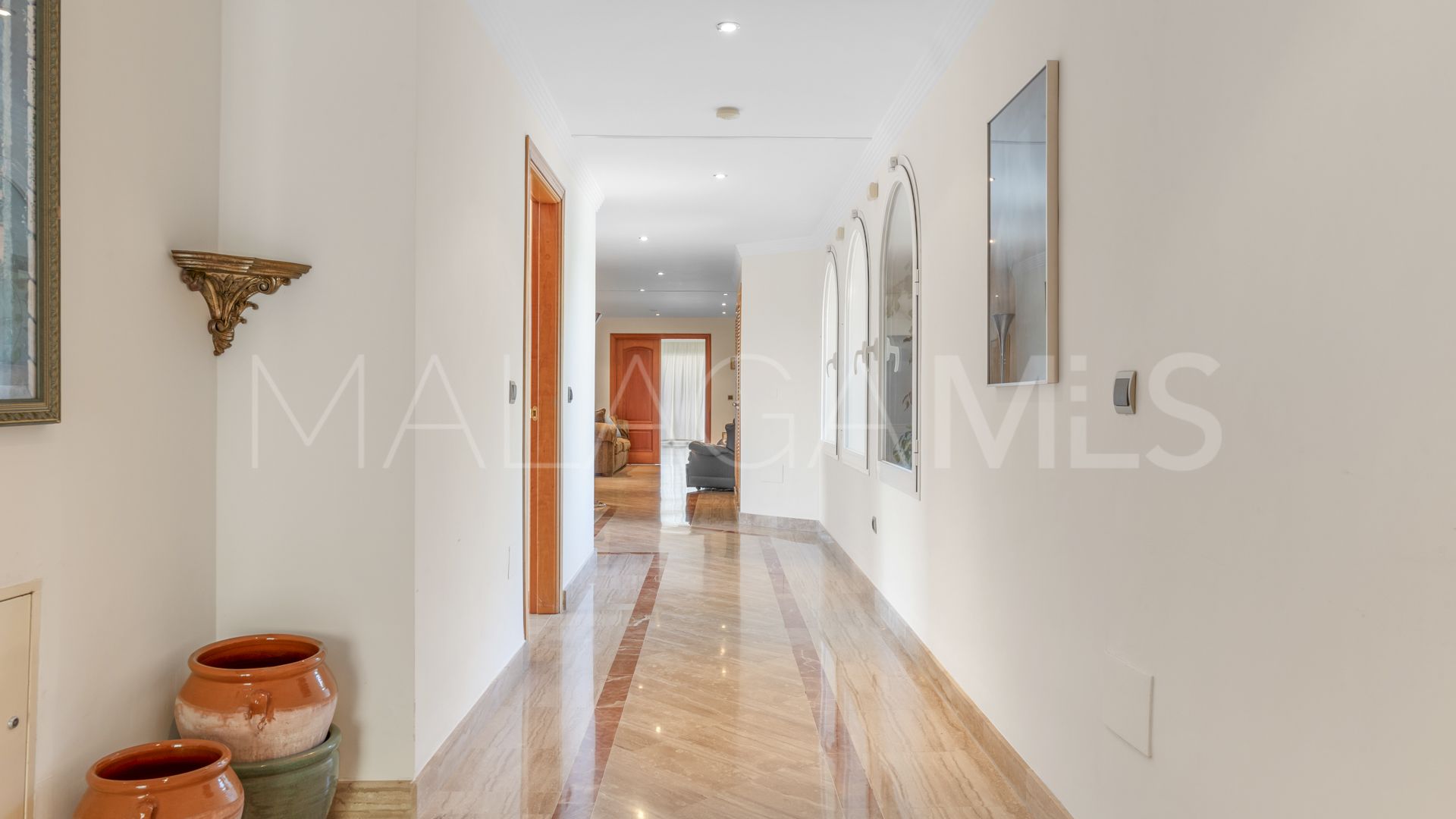 Buy villa in Puerto del Almendro with 5 bedrooms