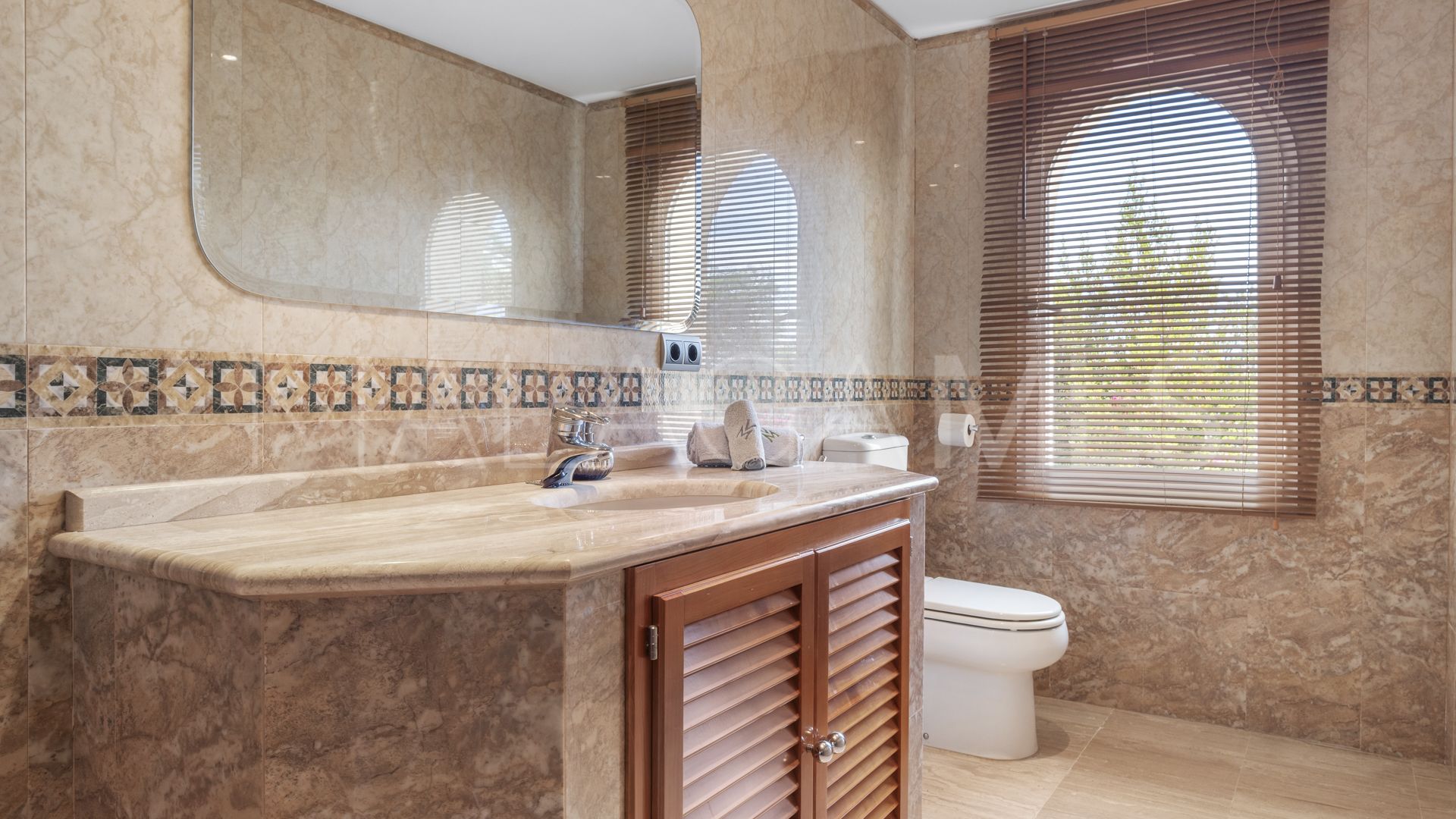 Buy villa in Puerto del Almendro with 5 bedrooms