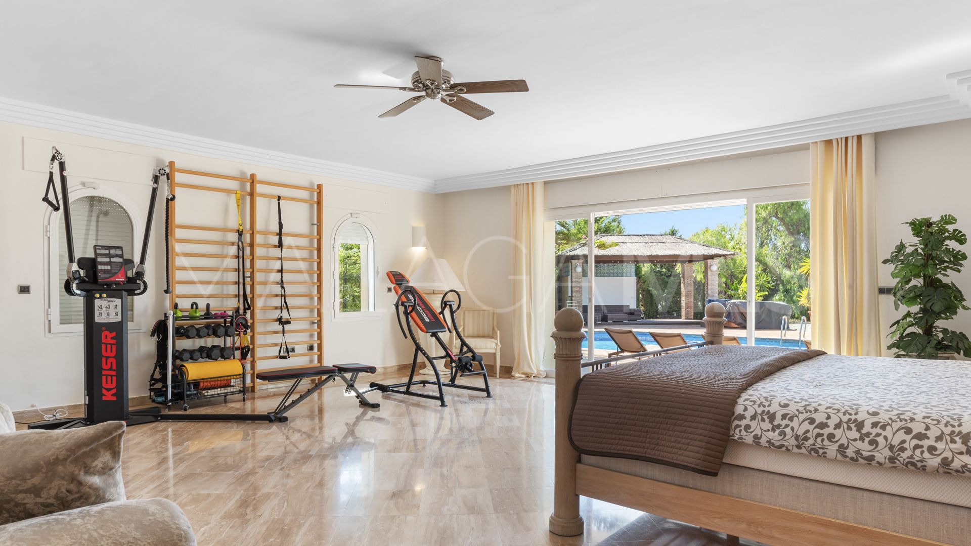 Buy villa in Puerto del Almendro with 5 bedrooms