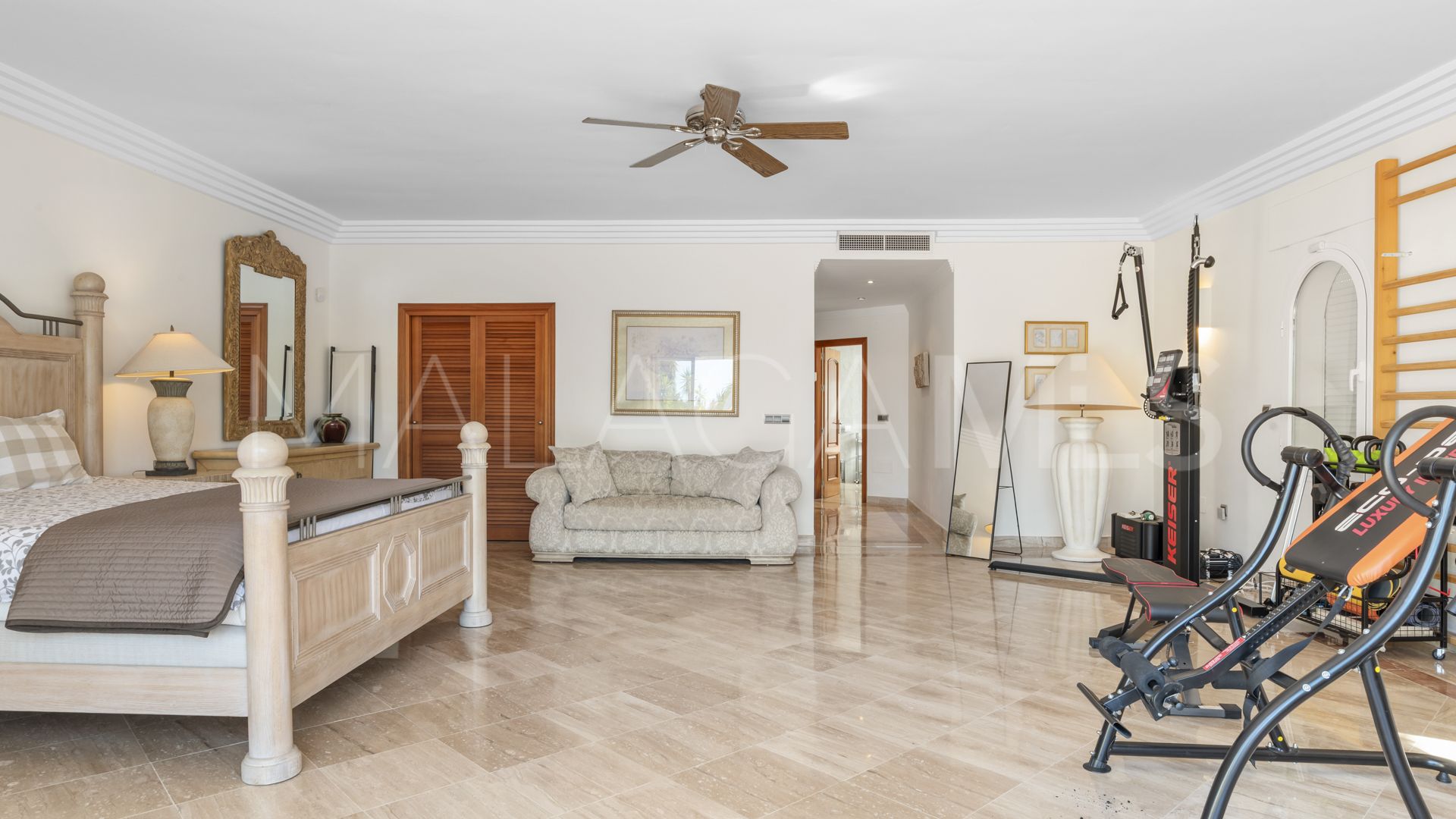 Buy villa in Puerto del Almendro with 5 bedrooms