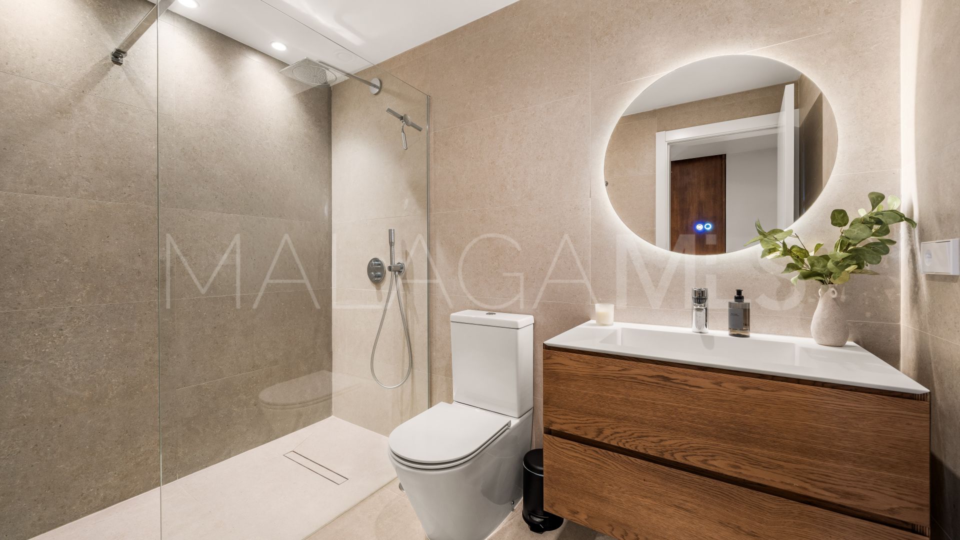 Villa for sale in Nueva Andalucia