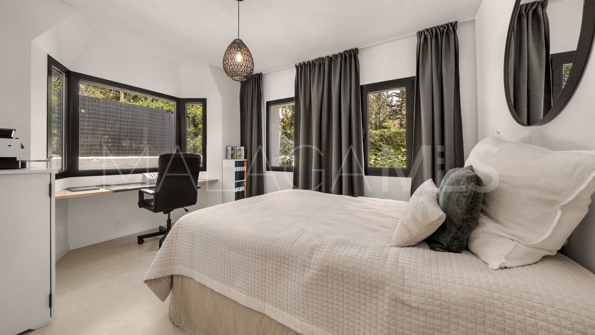 Villa for sale in Nueva Andalucia