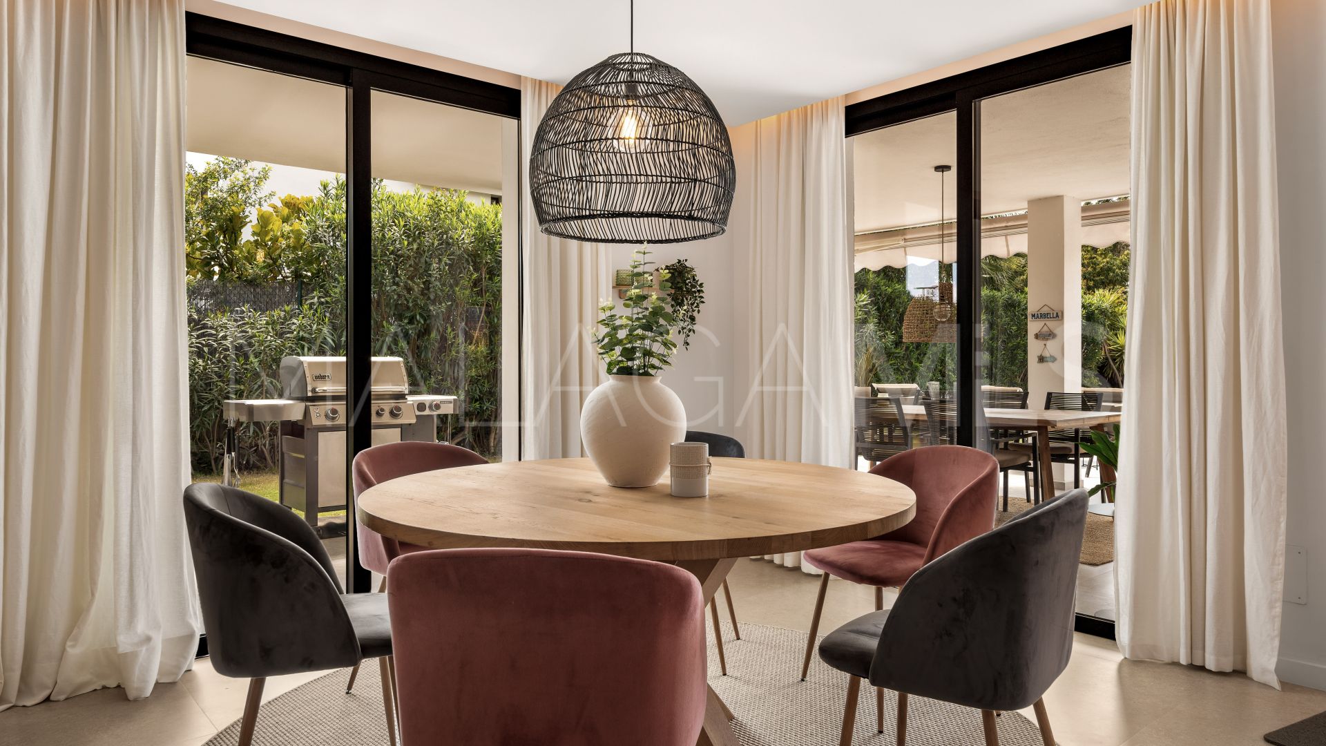 Villa for sale in Nueva Andalucia