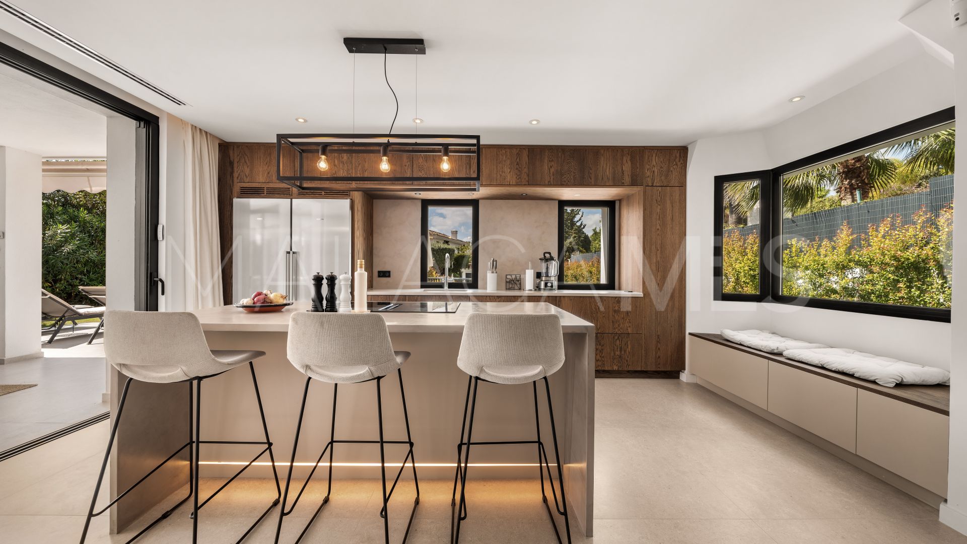 Villa for sale in Nueva Andalucia