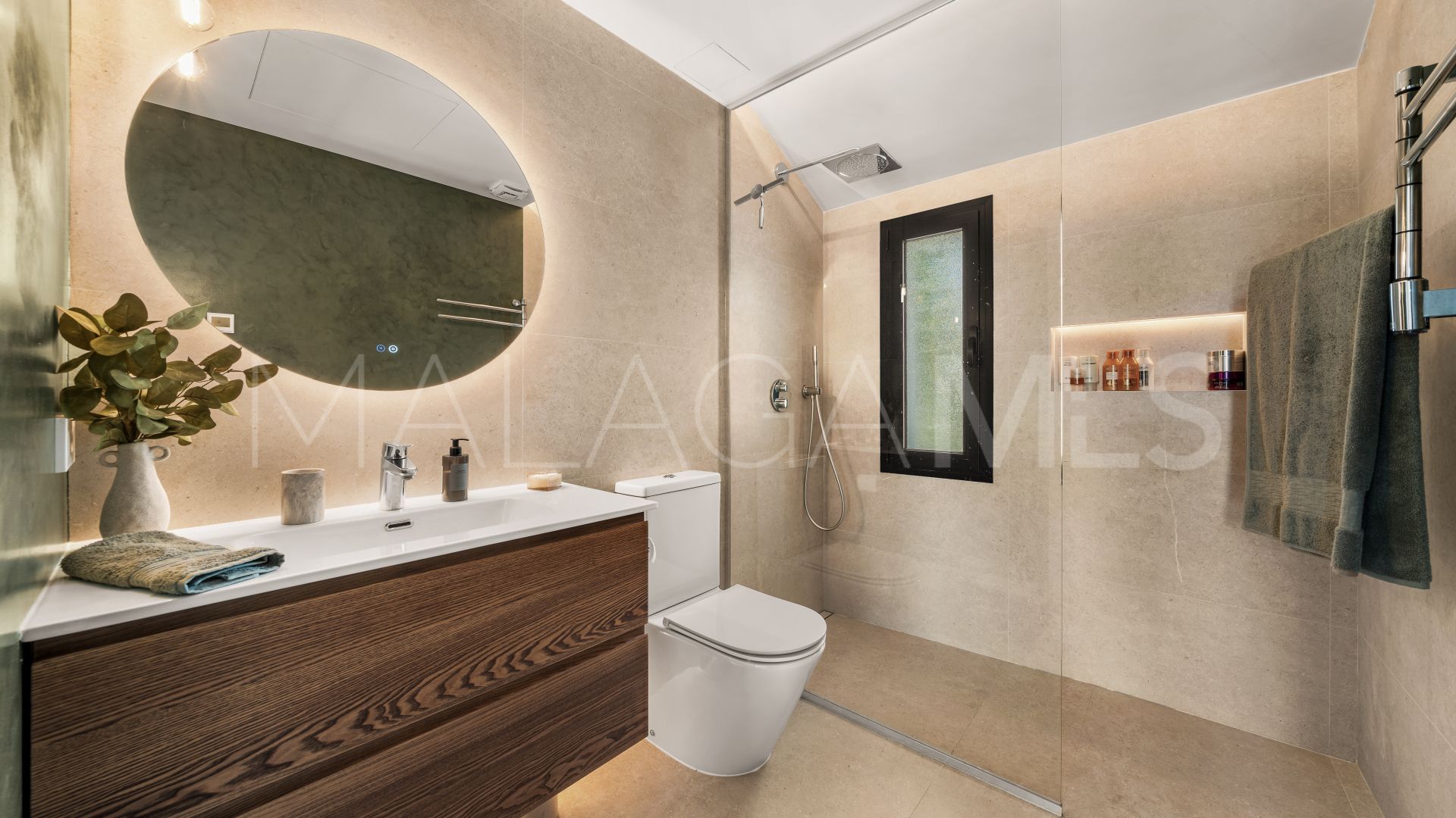 Villa for sale in Nueva Andalucia