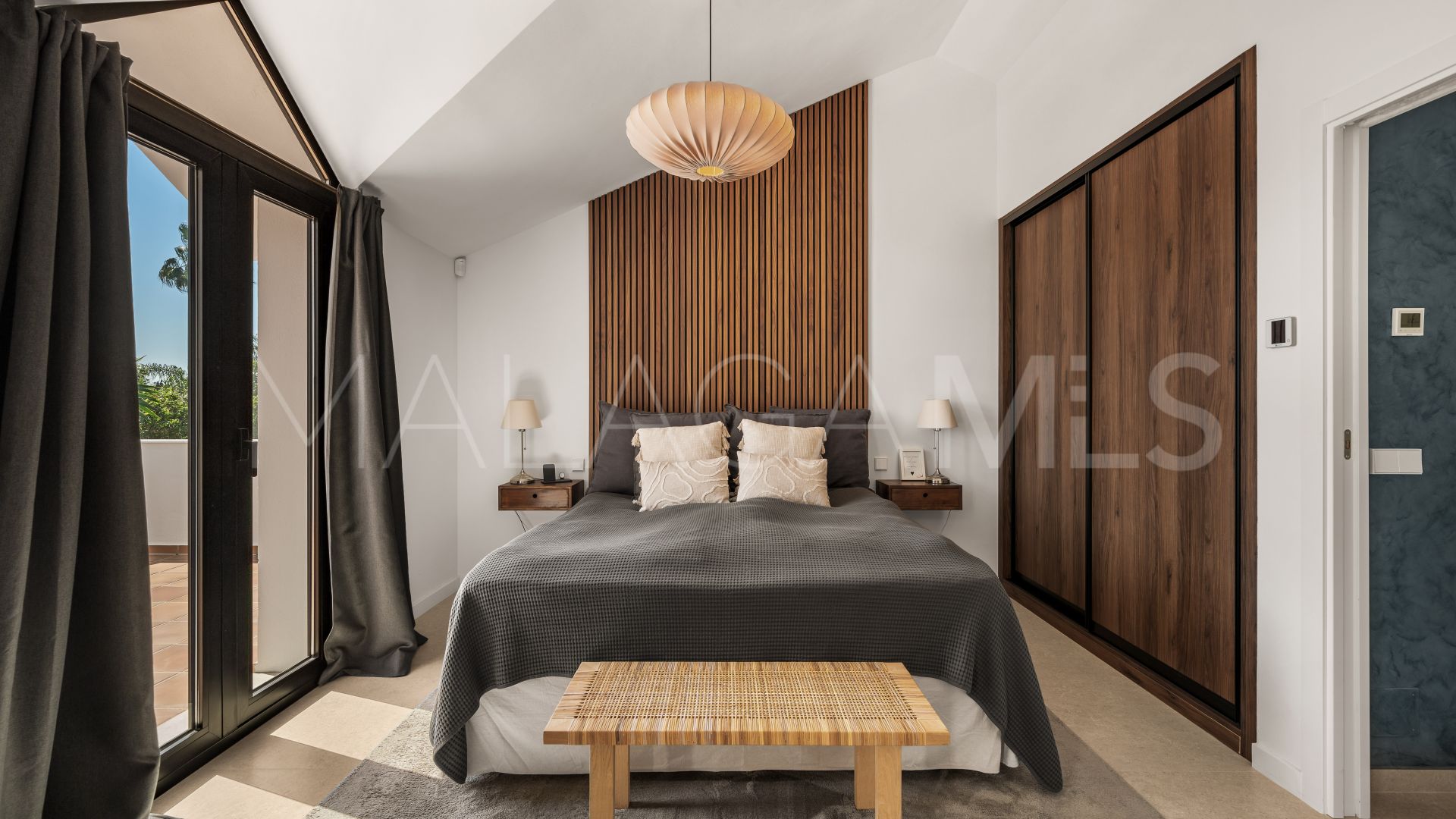 Villa for sale in Nueva Andalucia