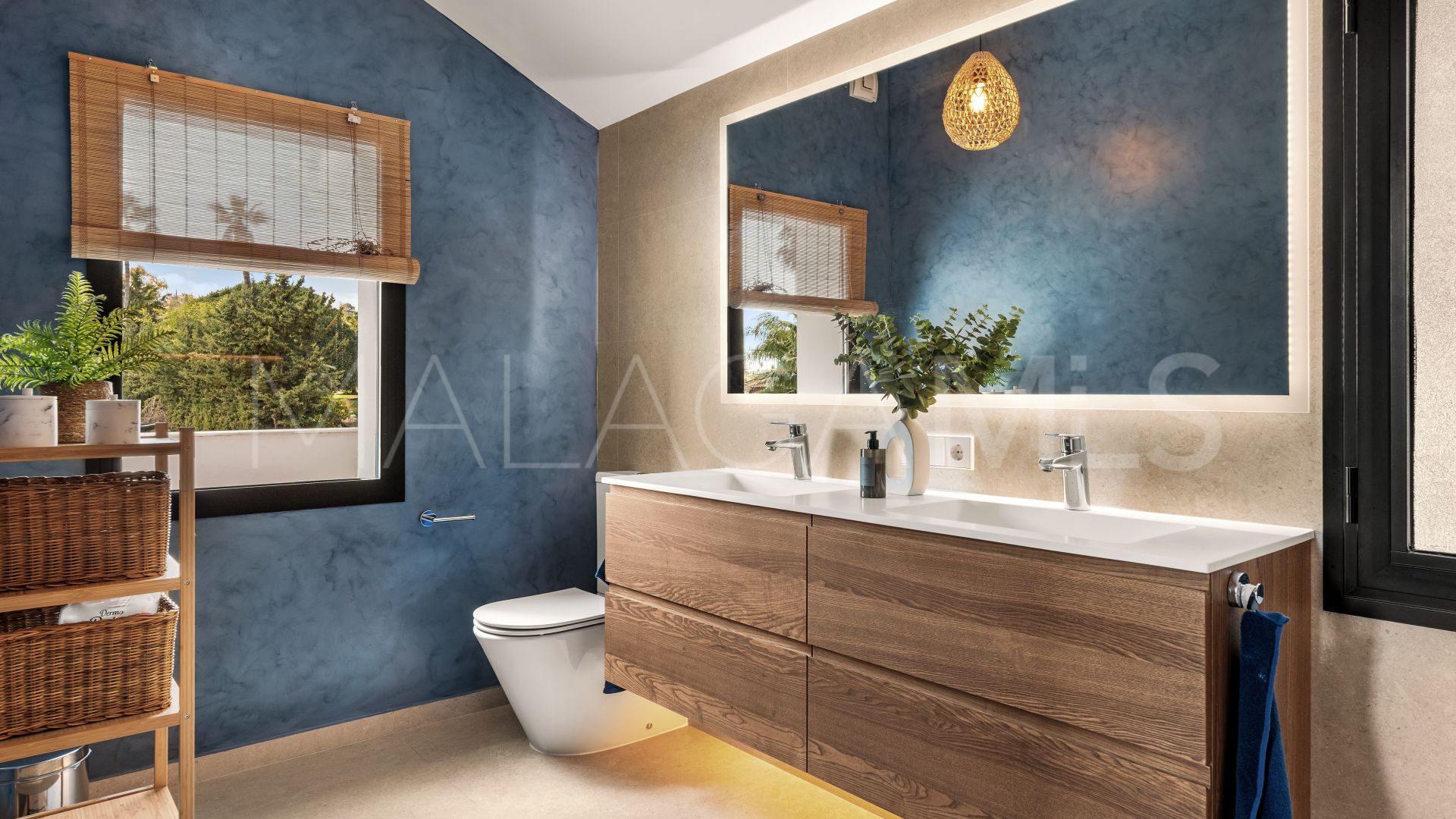 Villa for sale in Nueva Andalucia