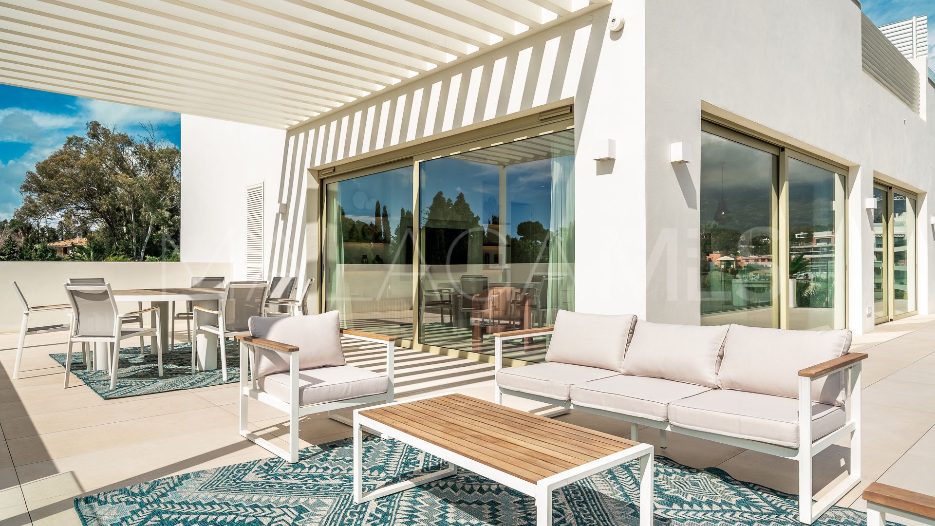 Duplex penthouse for sale in Marbella Golden Mile