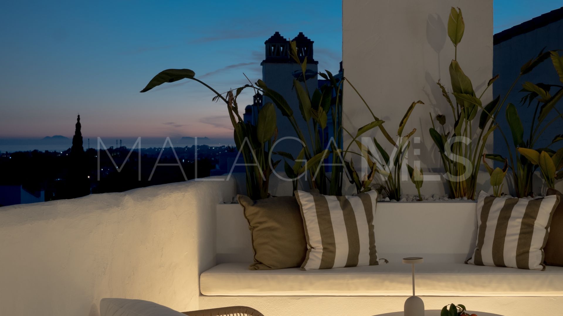 Atico duplex for sale with 3 bedrooms in Nueva Andalucia