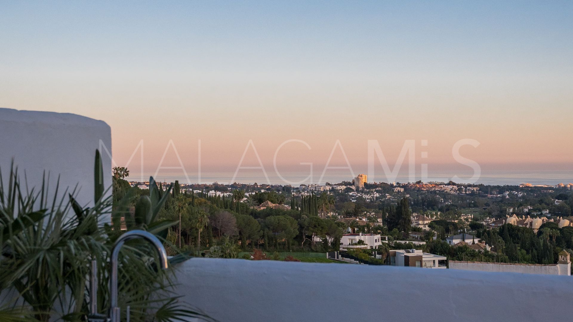 Atico duplex for sale with 3 bedrooms in Nueva Andalucia