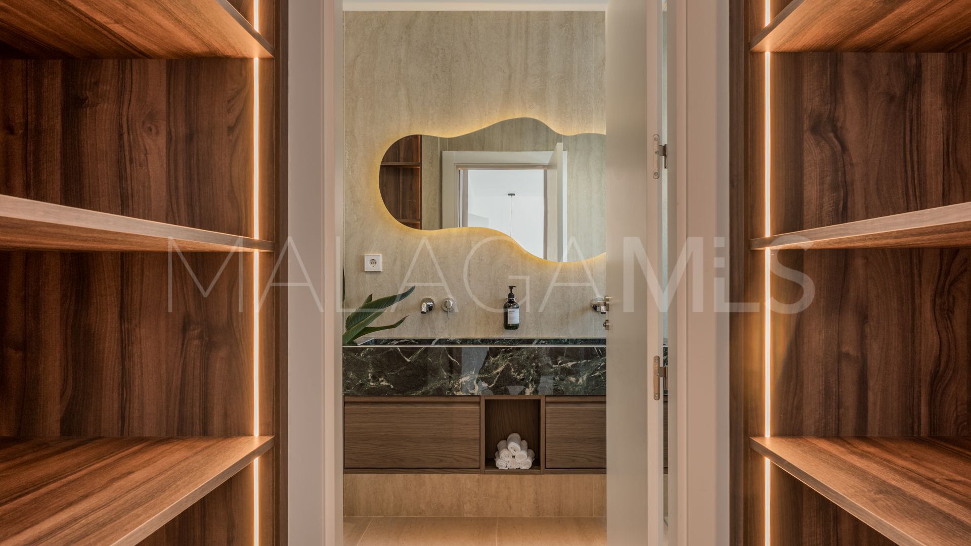 Atico duplex for sale with 3 bedrooms in Nueva Andalucia