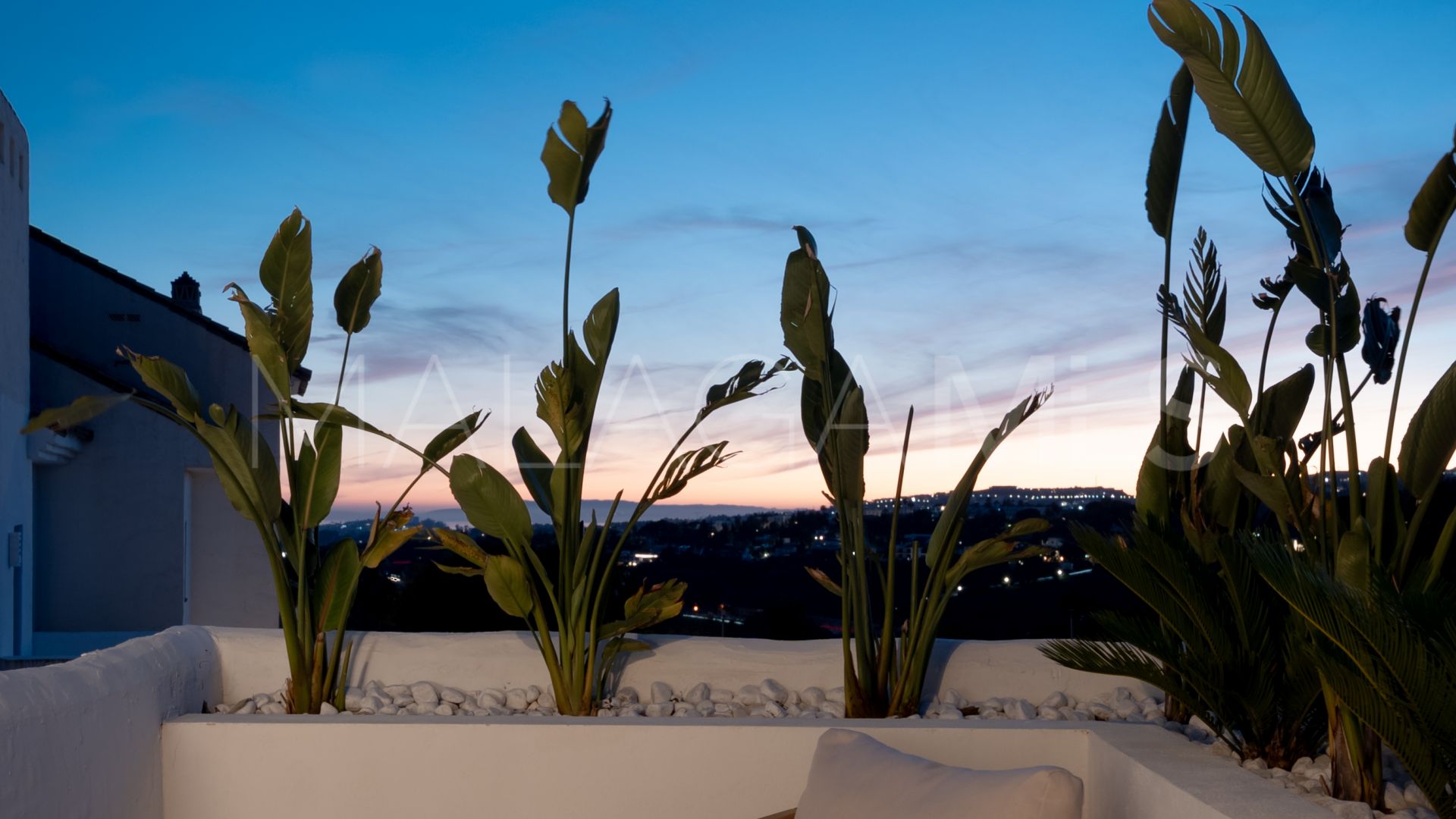 Atico duplex for sale with 3 bedrooms in Nueva Andalucia