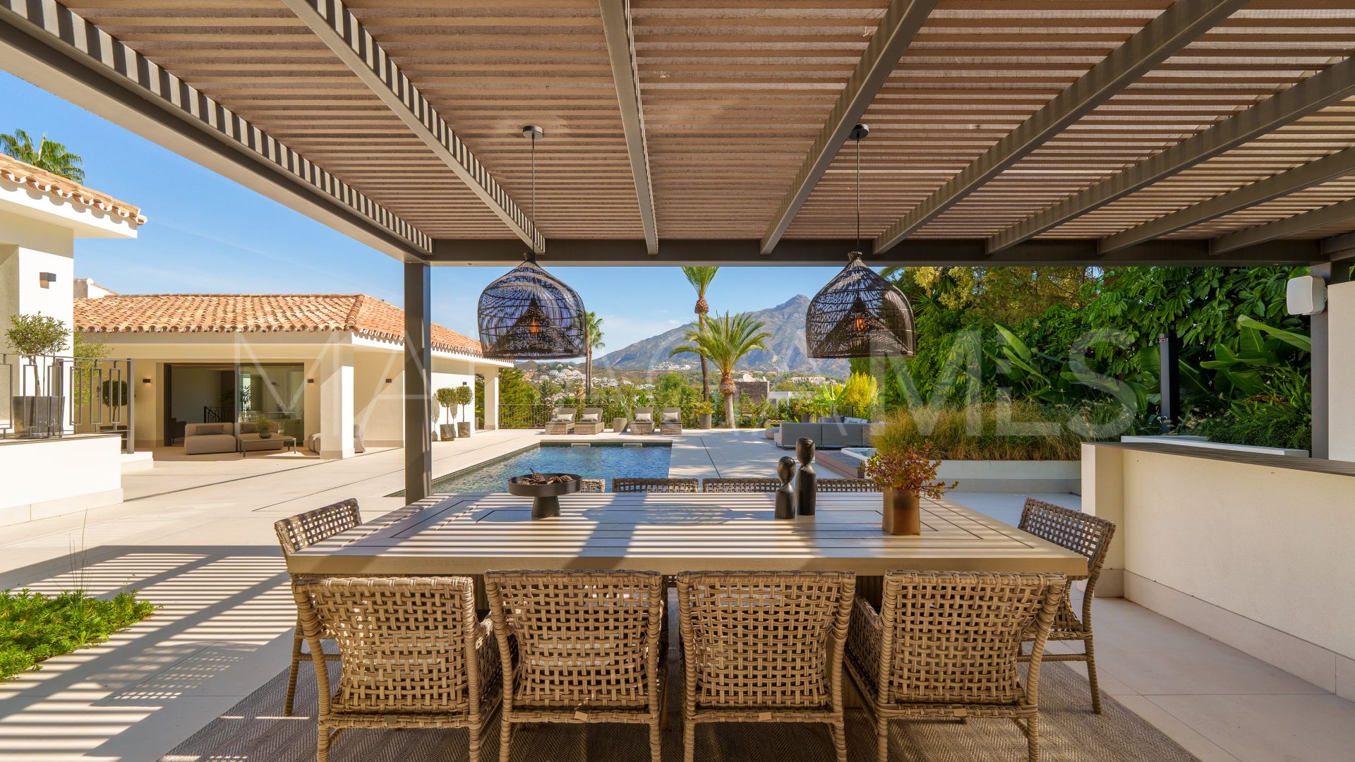 For sale villa in Nueva Andalucia with 5 bedrooms