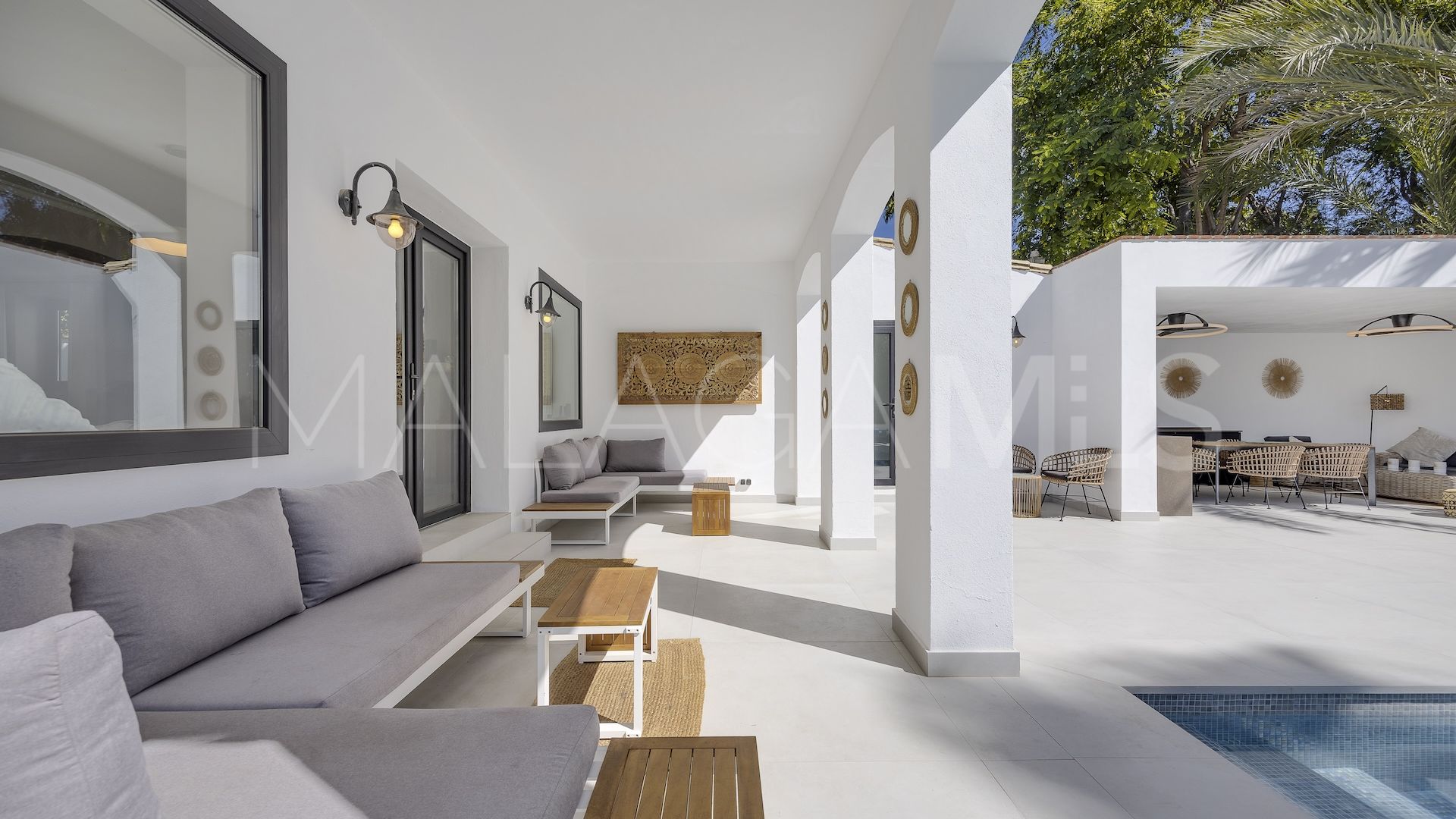 Buy 5 bedrooms villa in Paraiso Alto