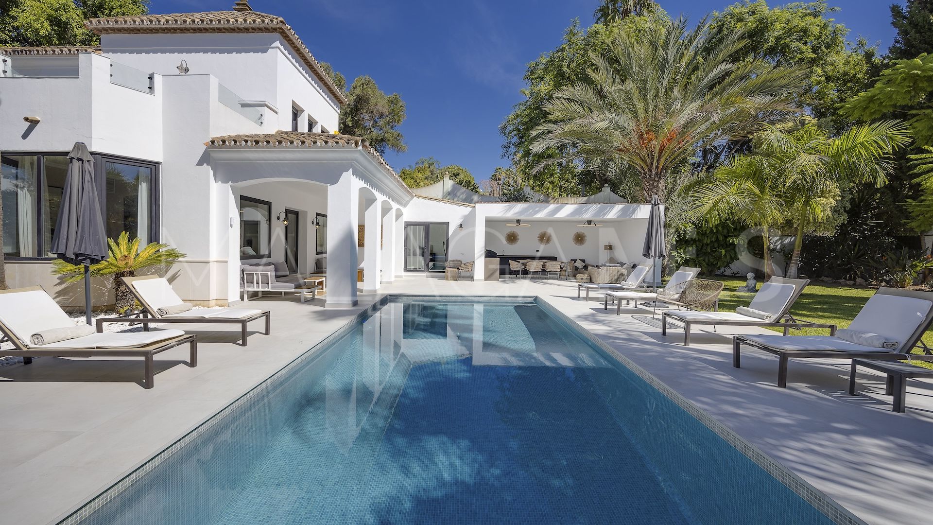 Buy 5 bedrooms villa in Paraiso Alto