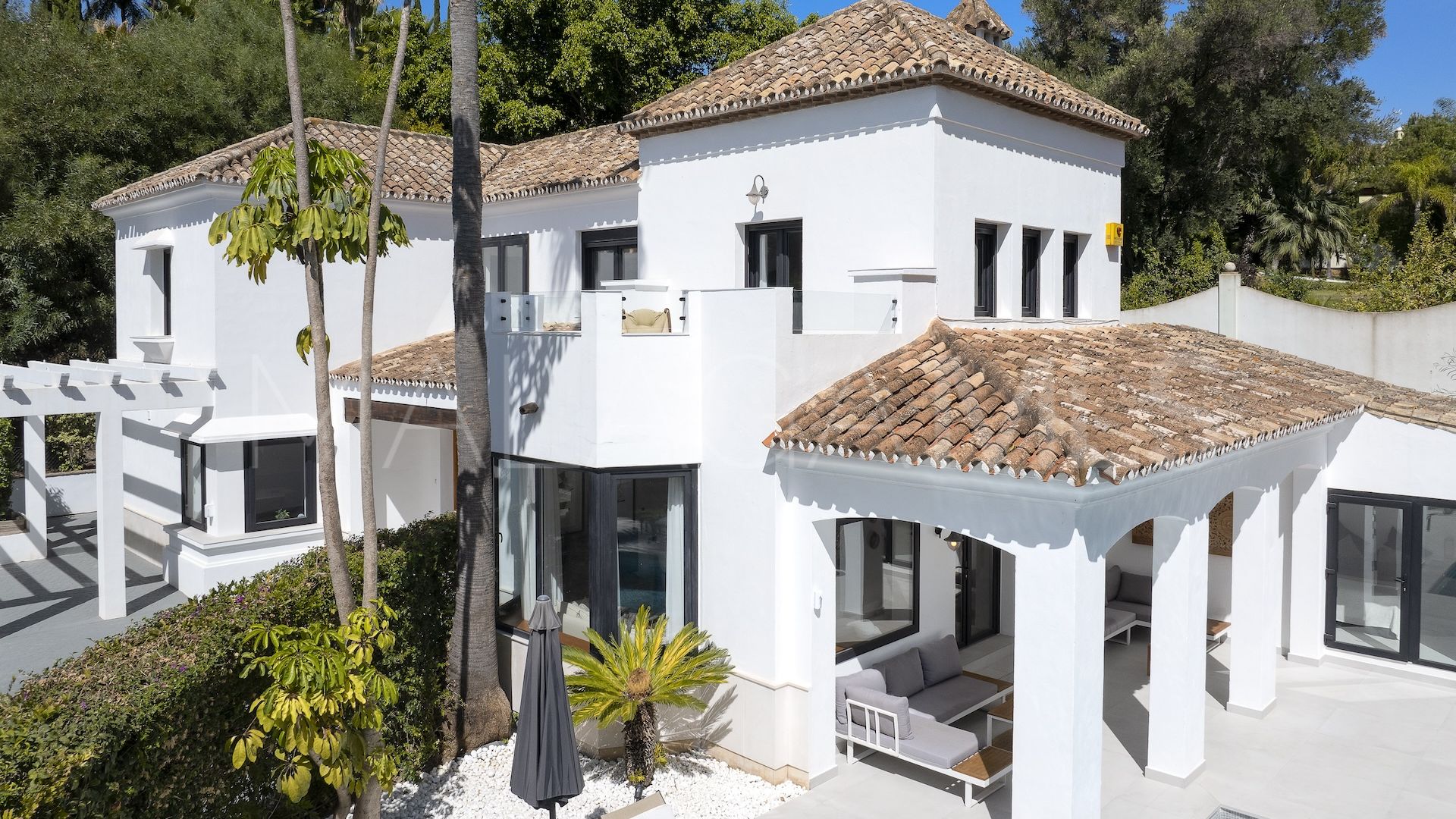 Buy 5 bedrooms villa in Paraiso Alto