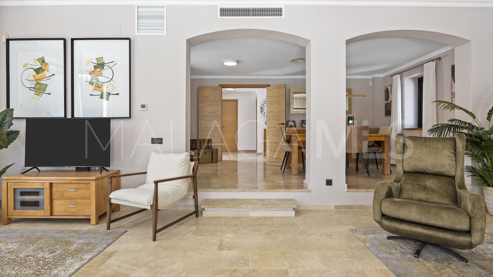 Buy 5 bedrooms villa in Paraiso Alto