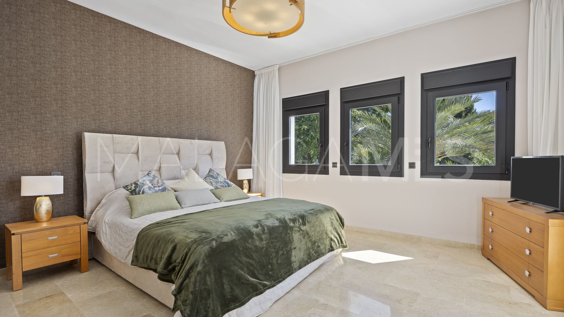 Buy 5 bedrooms villa in Paraiso Alto