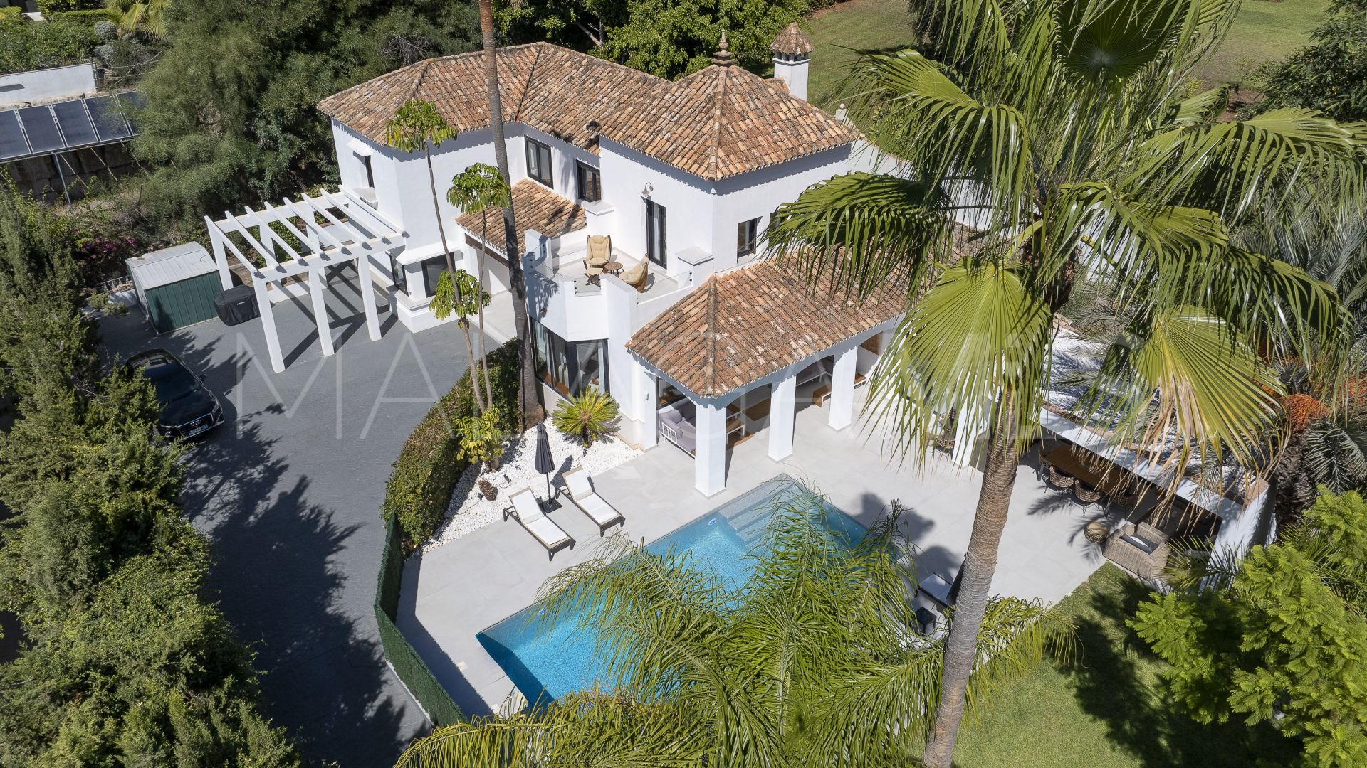 Buy 5 bedrooms villa in Paraiso Alto