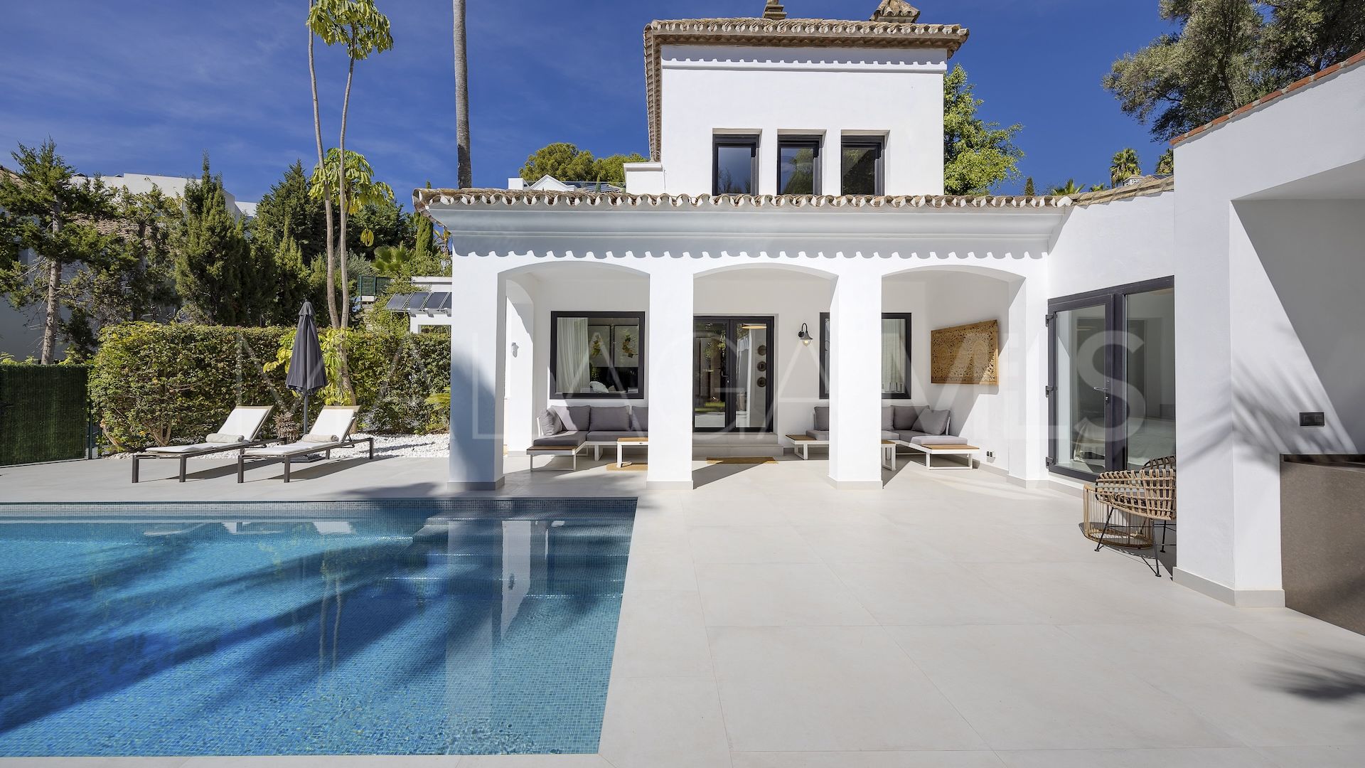 Buy 5 bedrooms villa in Paraiso Alto