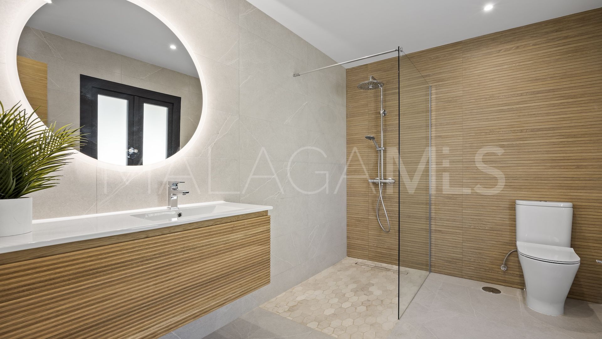 Buy 5 bedrooms villa in Paraiso Alto