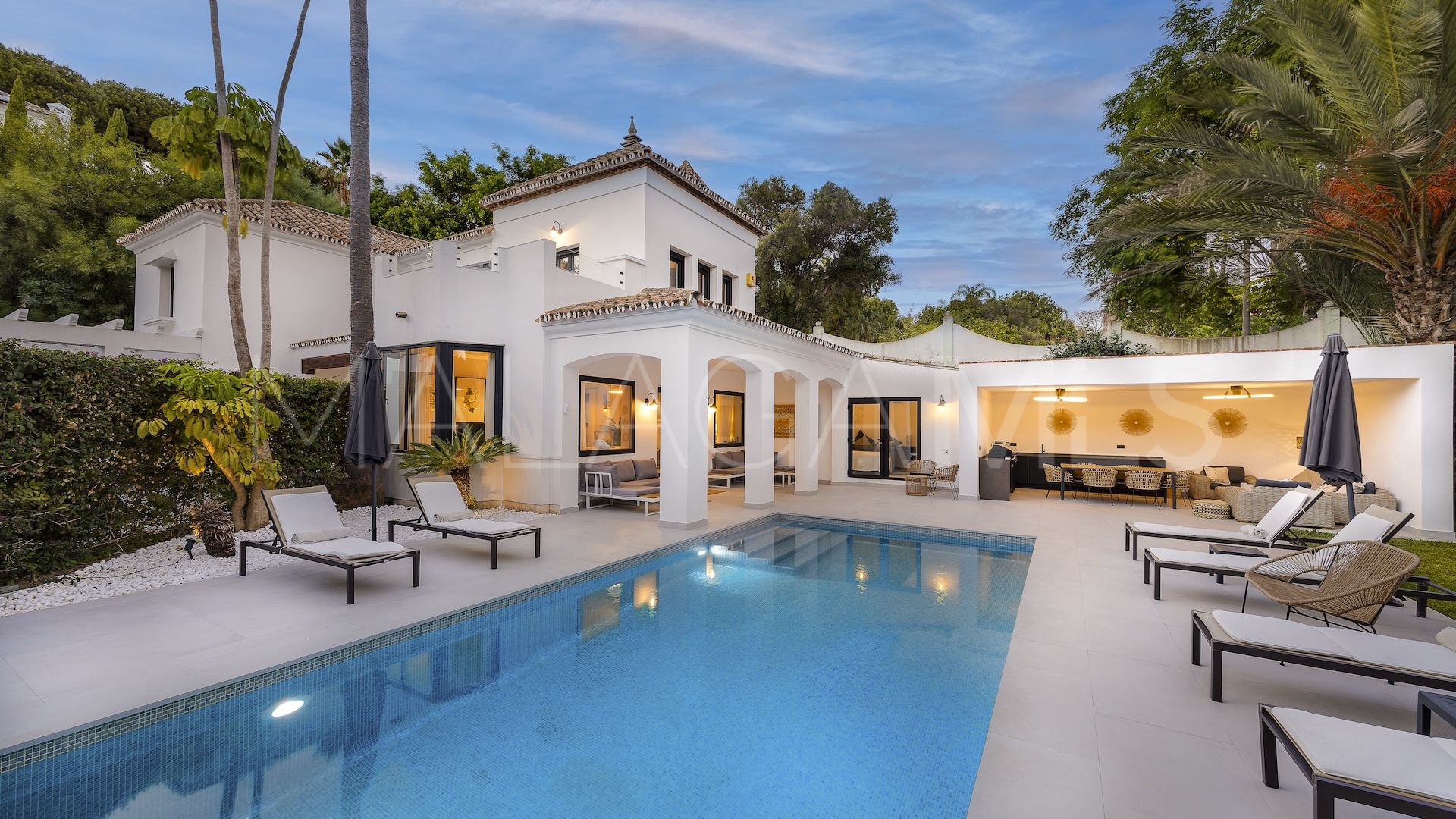 Buy 5 bedrooms villa in Paraiso Alto