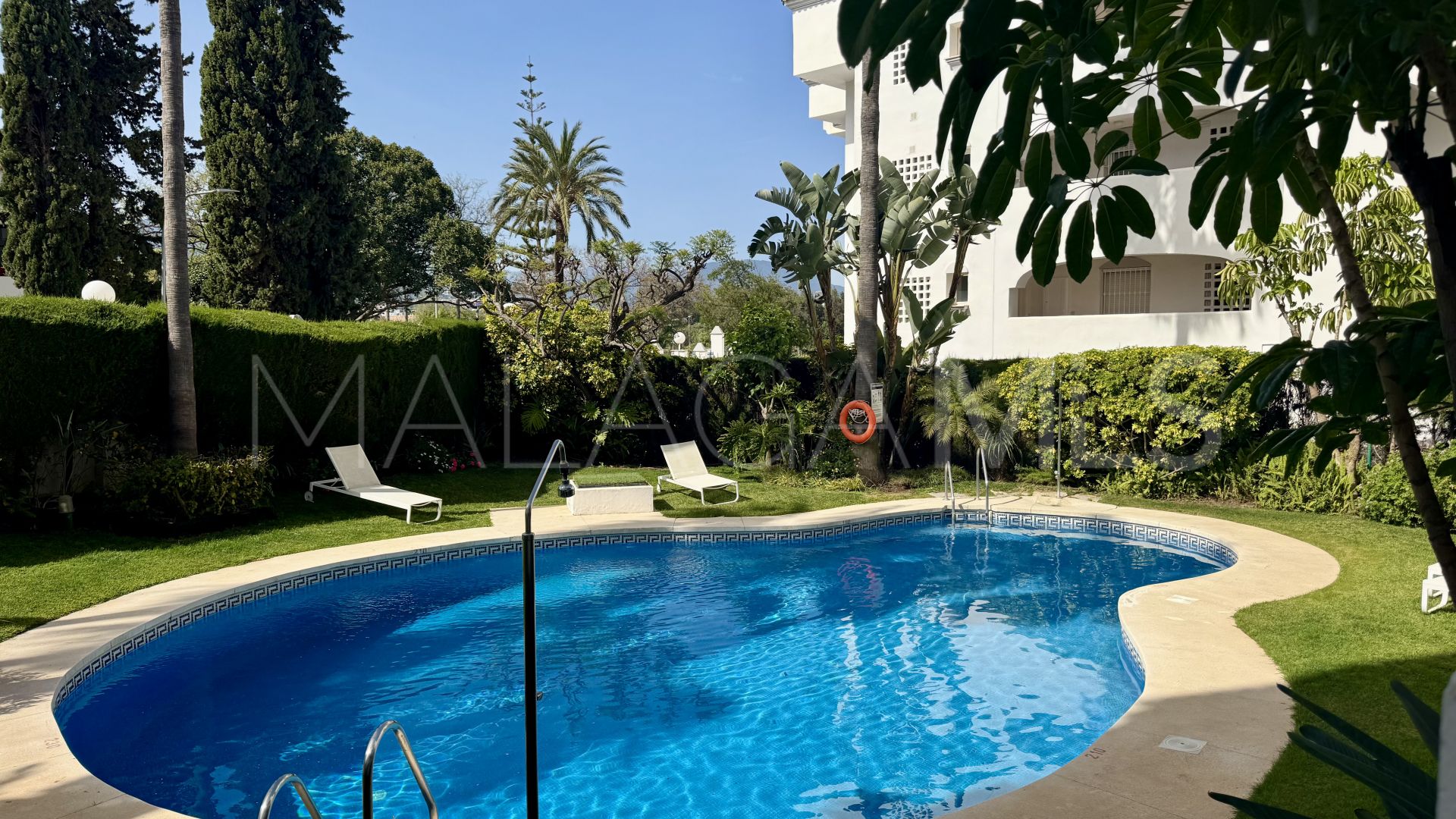 Zweistöckiges penthouse for sale in Guadalmina Baja