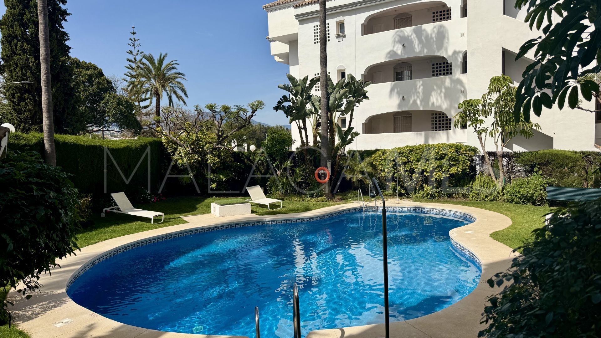Zweistöckiges penthouse for sale in Guadalmina Baja