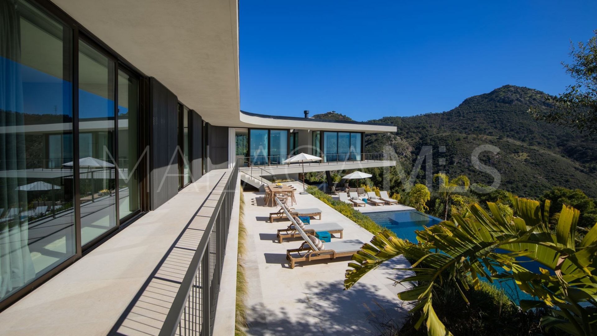 For sale Monte Mayor 5 bedrooms villa