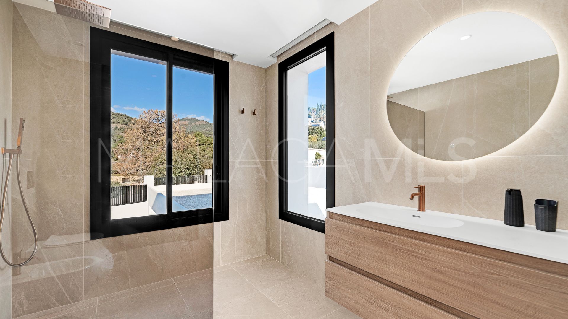 Se vende villa de 6 bedrooms in El Madroñal