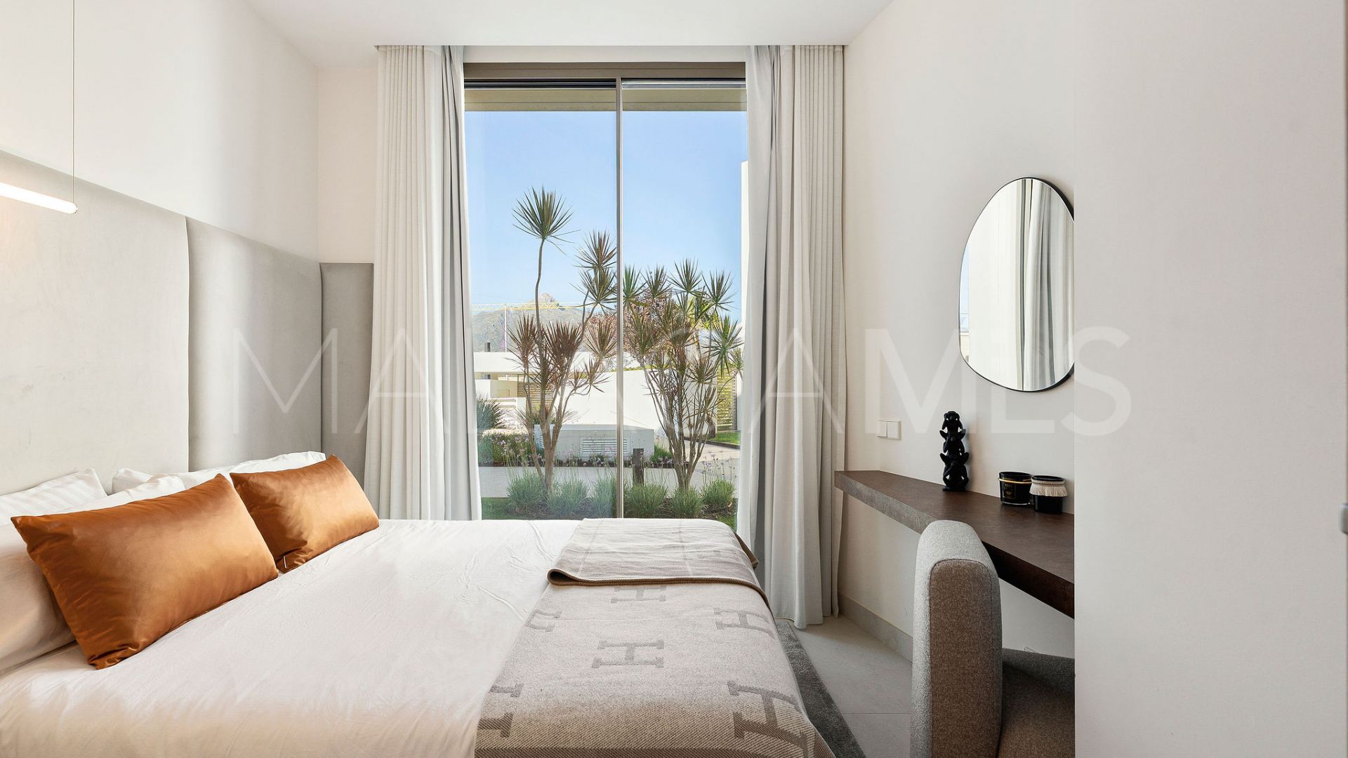 Villa jumelée for sale in Nueva Andalucia