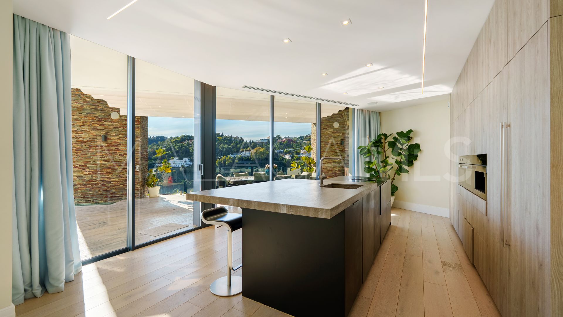 El Madroñal villa for sale