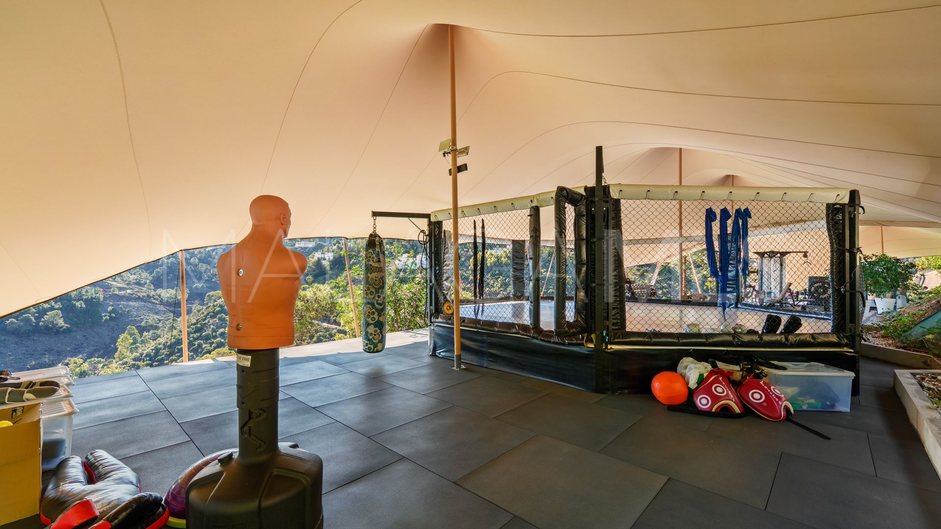 El Madroñal villa for sale