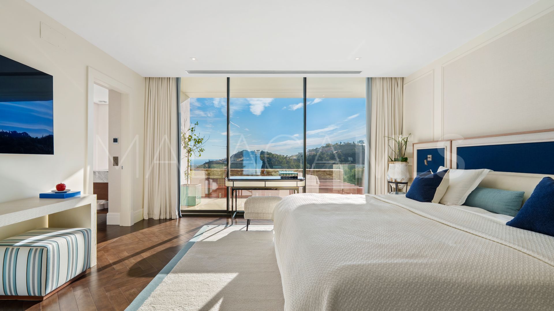 El Madroñal villa for sale