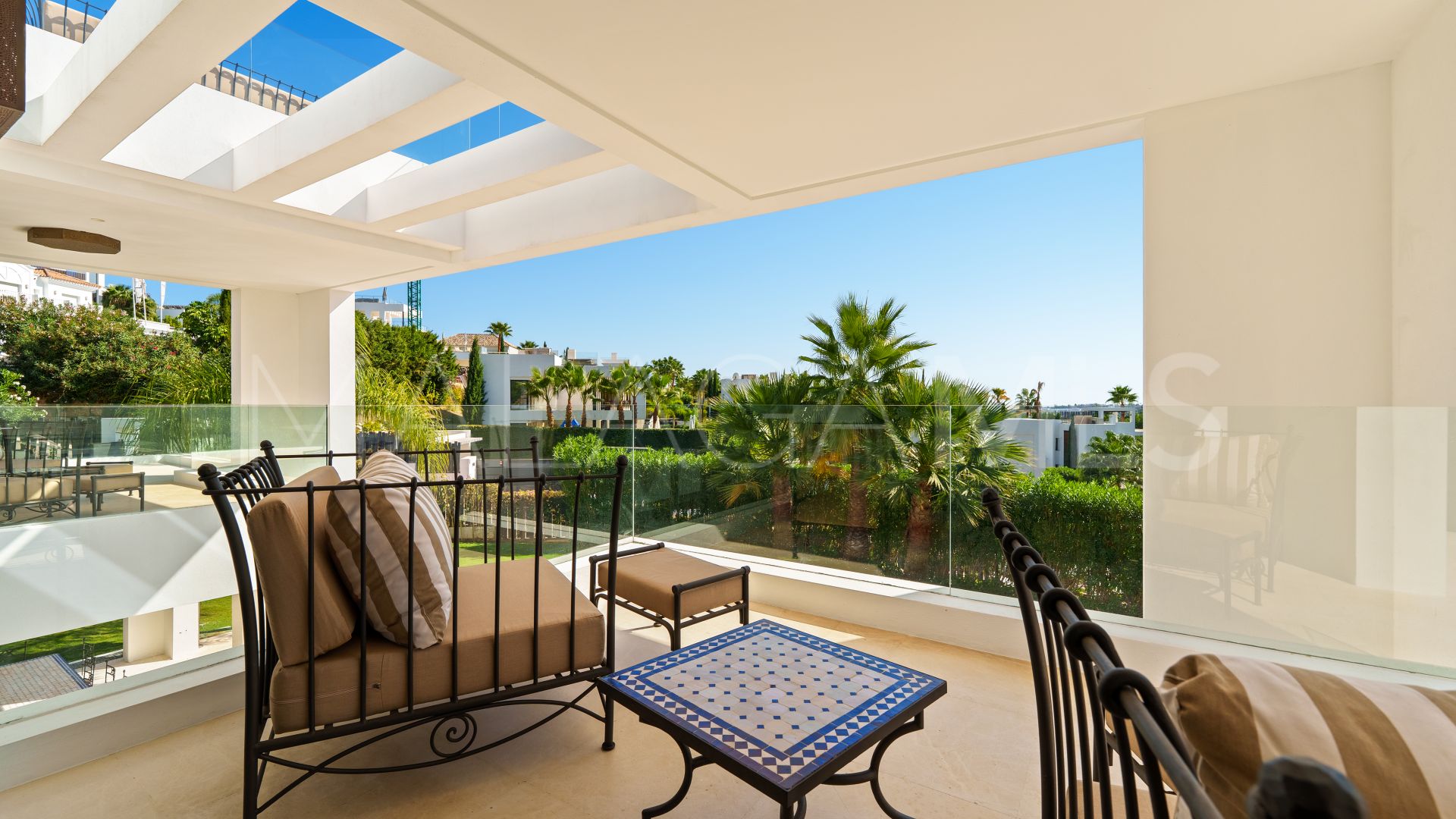 Villa for sale in Nueva Andalucia